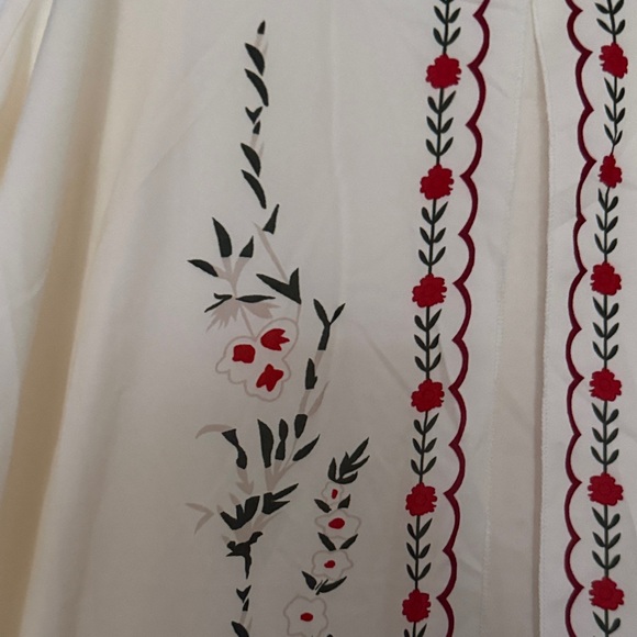 Cream Floral Maxi Dress With Flyaway Panels and Floral print design - Picture 3 of 3